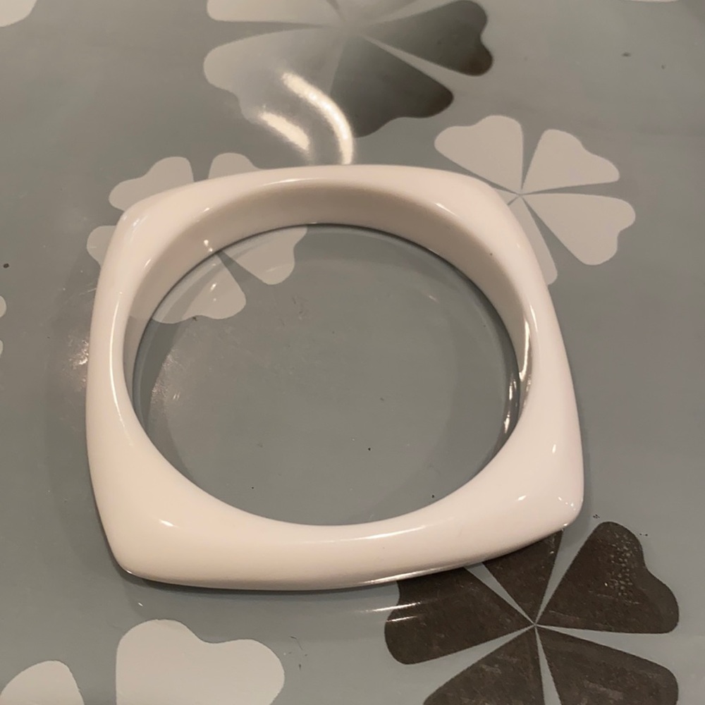 🔴White bangle